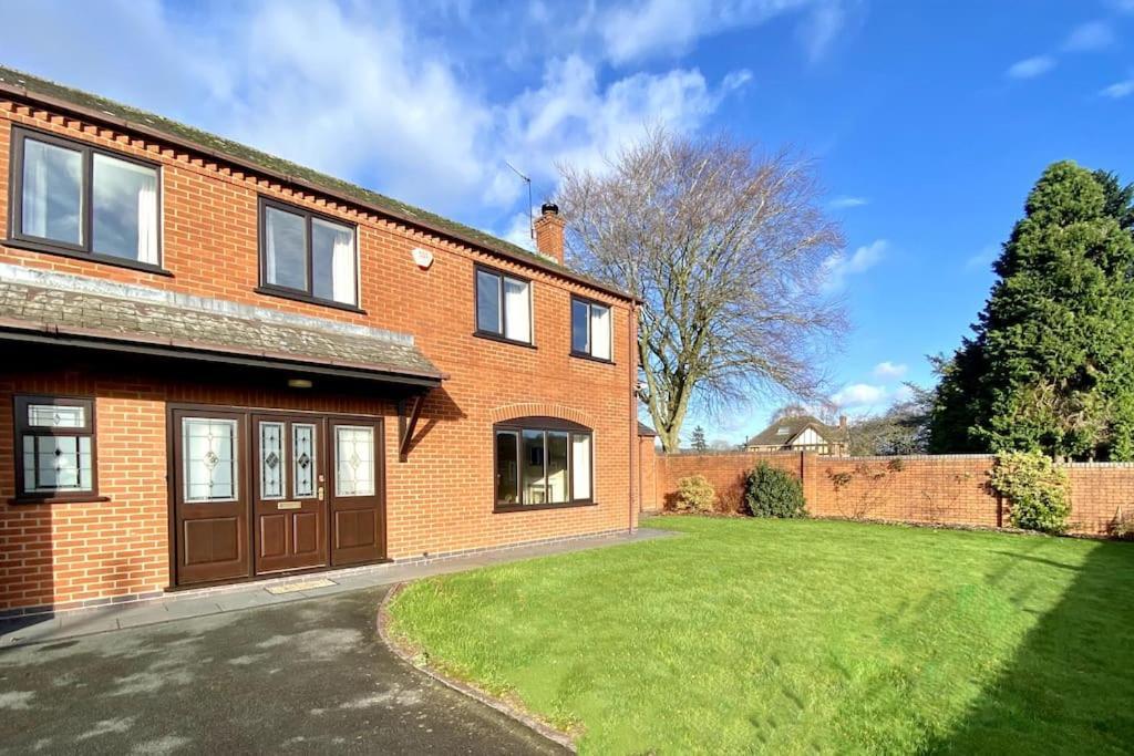 Vast, Elegant Home With Indoor Pool & Sauna Near Popular Golf Course Kington  Exterior foto