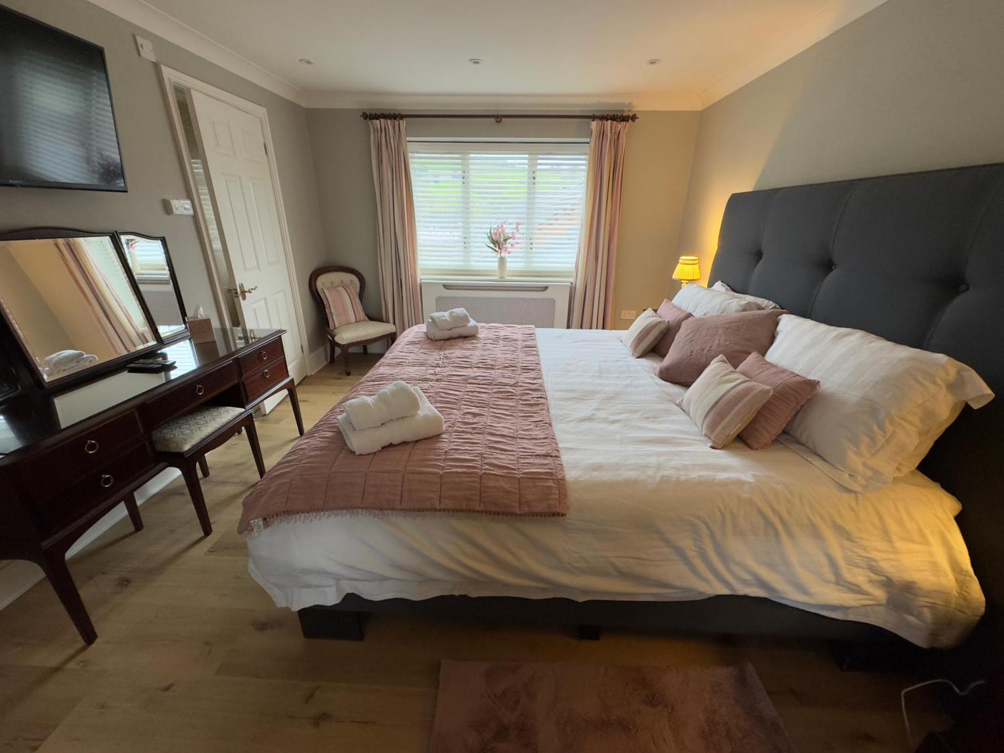 Vast, Elegant Home With Indoor Pool & Sauna Near Popular Golf Course Kington  Exterior foto
